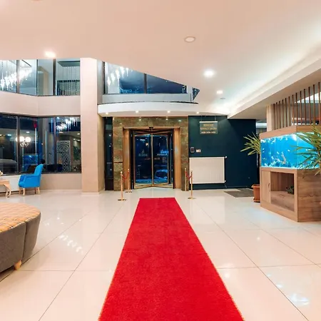 (1300 M²), 4 Schlafzimmer Und 1 Eigene Badezimmer In Stadtzentrum
