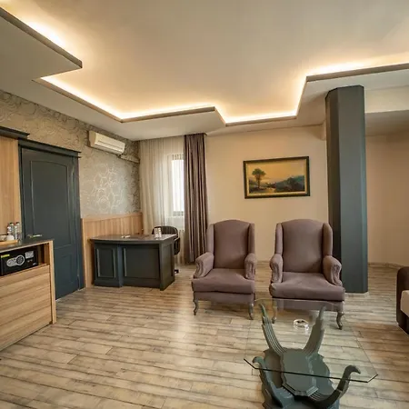 (1300 M²), 4 Schlafzimmer Und 1 Eigene Badezimmer In Stadtzentrum Hotel