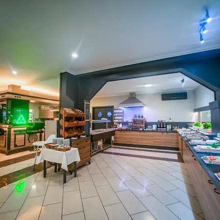 (1300 M²), 4 Schlafzimmer Und 1 Eigene Badezimmer In Stadtzentrum 4*