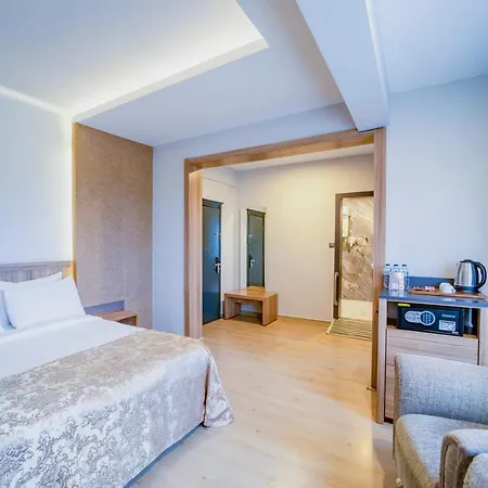 (1300 M²), 4 Schlafzimmer Und 1 Eigene Badezimmer In Stadtzentrum Trabzon