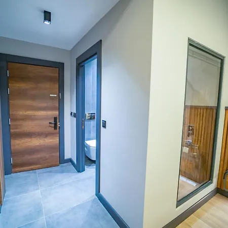 (1300 M²), 4 Schlafzimmer Und 1 Eigene Badezimmer In Stadtzentrum