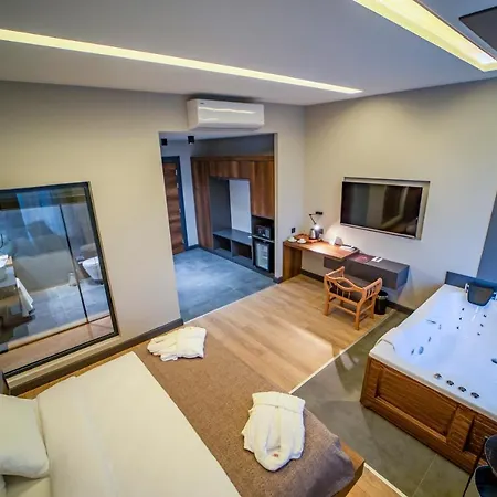 (1300 M²), 4 Schlafzimmer Und 1 Eigene Badezimmer In Stadtzentrum Hotel Trabzon