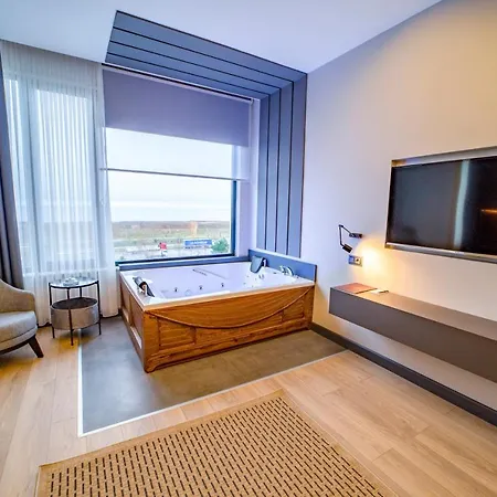 (1300 M²), 4 Schlafzimmer Und 1 Eigene Badezimmer In Stadtzentrum Hotel Trabzon