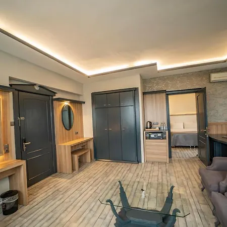 Отель (1300 M²) с 4 спальней(-ями) и 1 ванной(-ыми) комнатой(-ами) в районе центр города